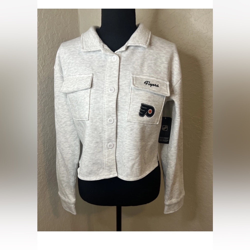 NHL  Flyers  Woman’s Cropped Jacket in Ivory/Cream Size S
